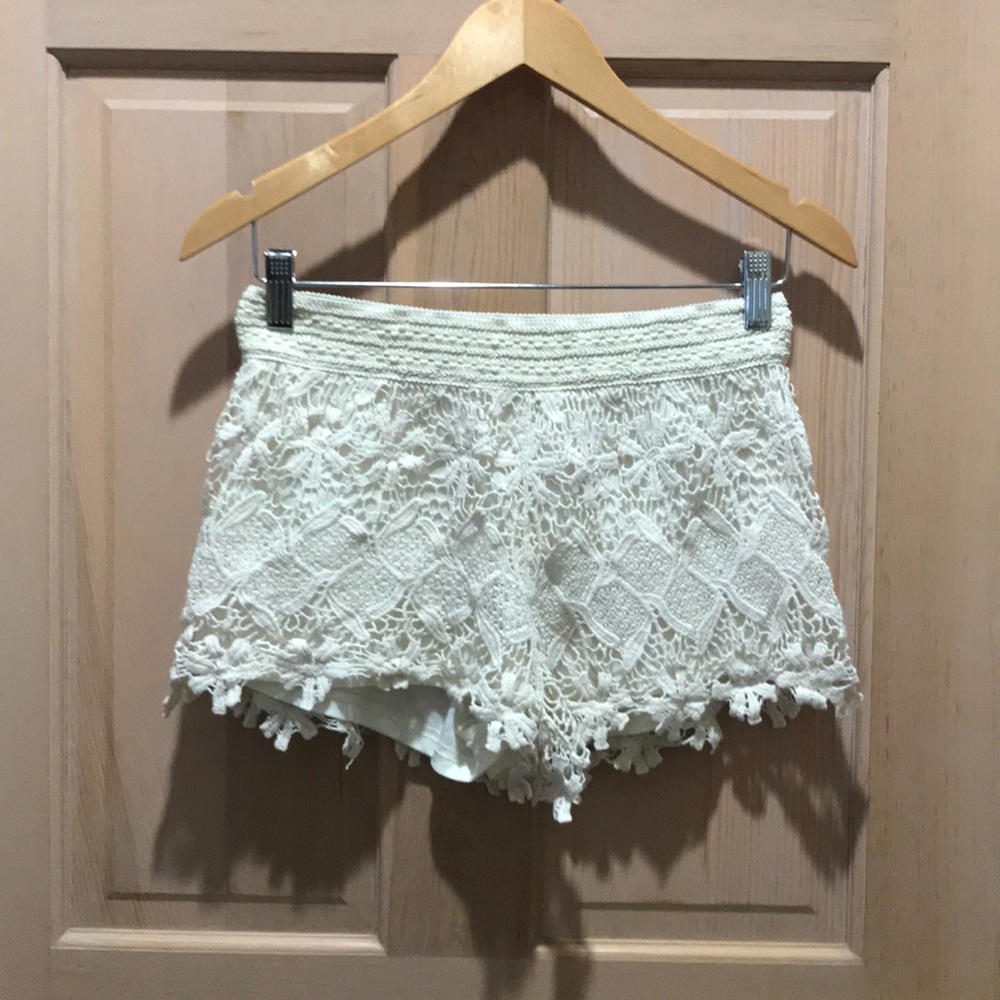 Lace Creme Shorts